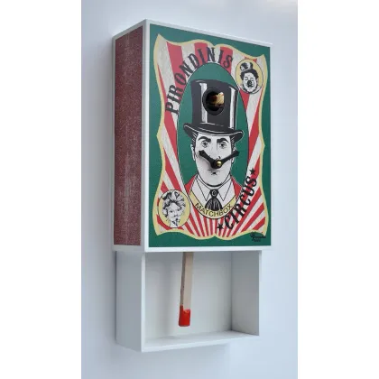 Zdjęcie Oryginalny zegar ścienny w kształcie pudełka od zapałek z kukułką i nadrukiem