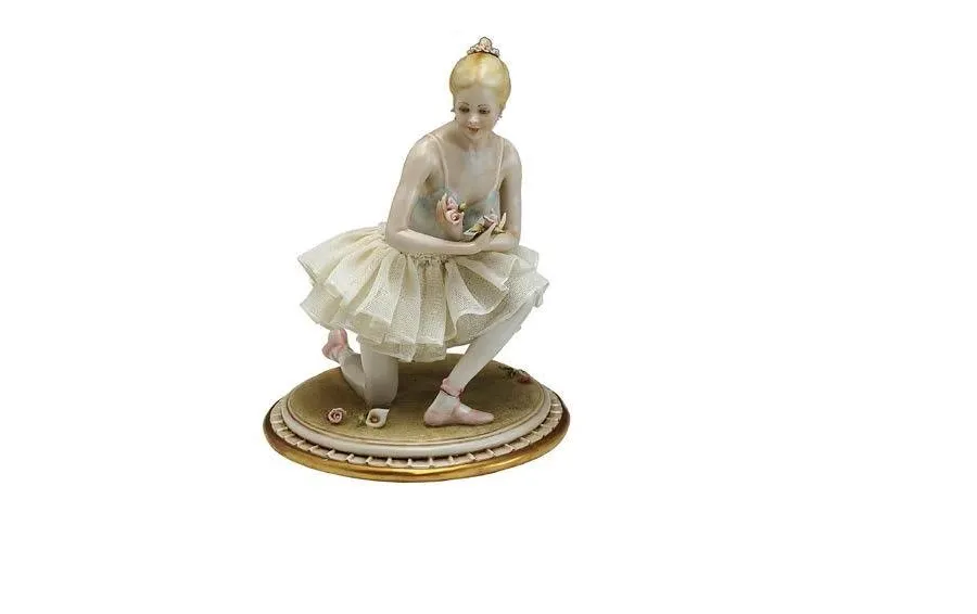 obrazek 1 Ballerina z porcelany do apartamentu
