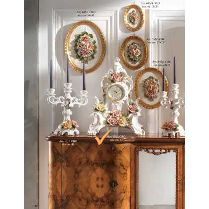 Zdjęcie Ceramiczny zegar z pięknymi kwiatami