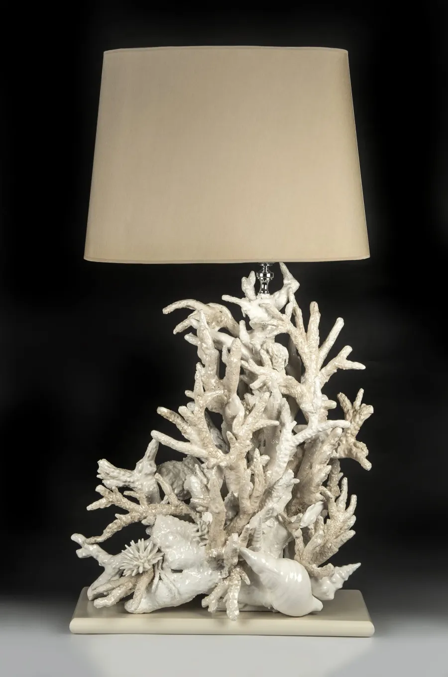 obrazek 1 Niepowtarzalna lampa ceramiczna na biurko z podstawą w formie koralowca