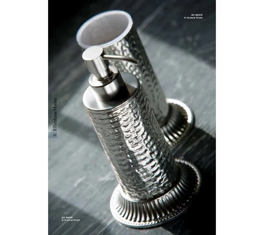 obrazek 3 Pojemnik na szczoteczki z młotkowanego mosiądzu z pokrywką z PCV - Il Paralume Marina