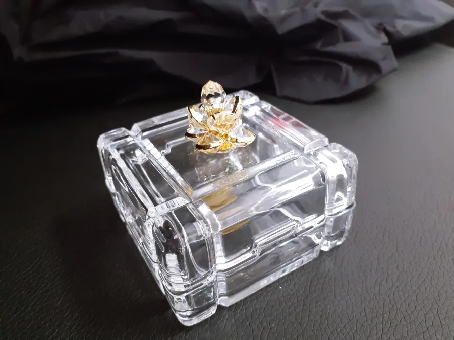obrazek 1 Fantastyczny pojemnik na drobiazgi 8x8 cm - idealny do gabinetu