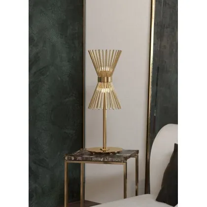 Zdjęcie Solidna lampa na stolik lub biurko