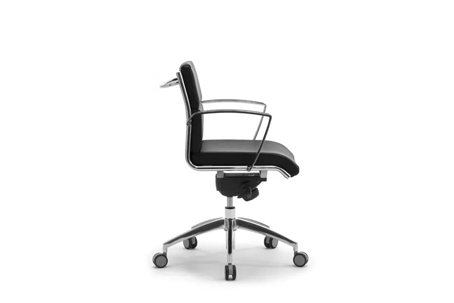 picture 9 Designer leather office chair - 7 items
