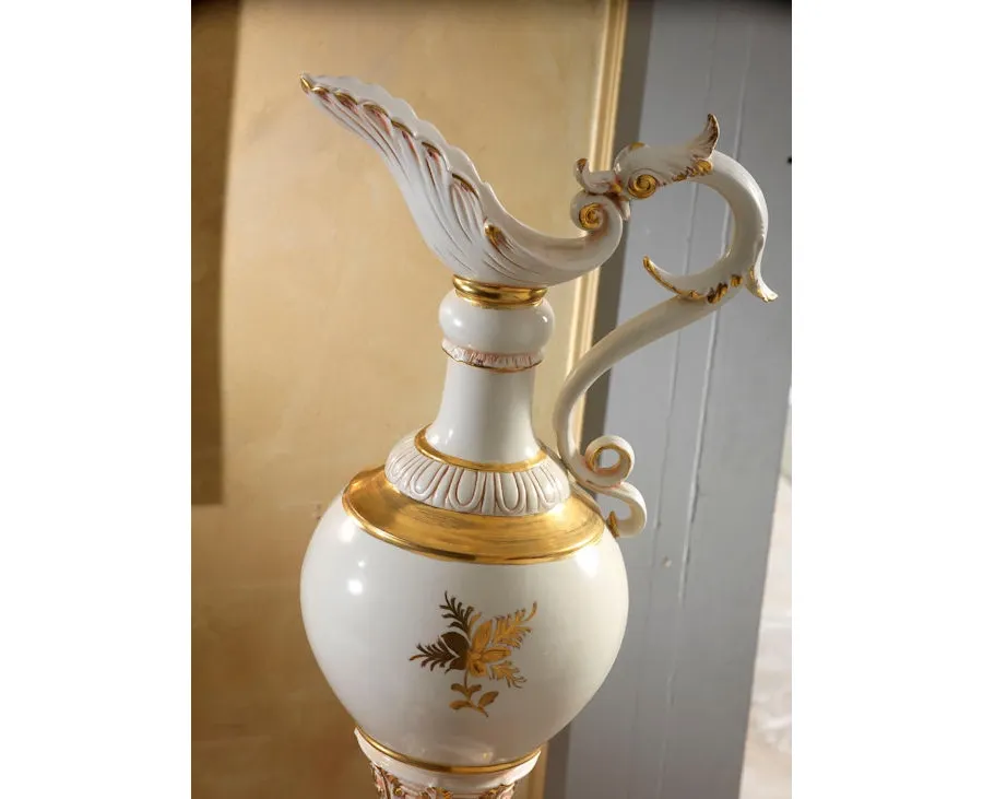 picture 3 Elegant amphora and vase