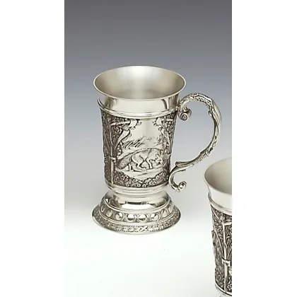 Zdjęcie Cynowy kufel obrazujący irlandzką faunę - lisa