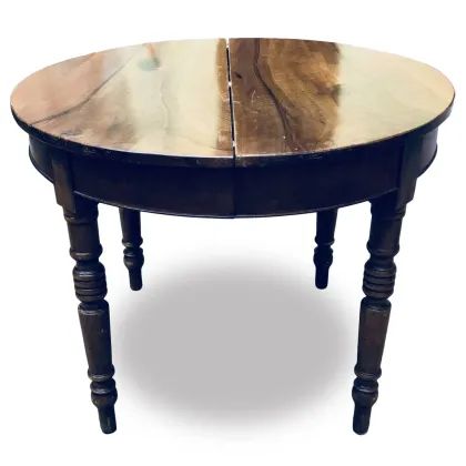 Zdjęcie Antyczny rozkładany okrągły stół orzechowy z XIX wieku z rezydencji lombardzkiej