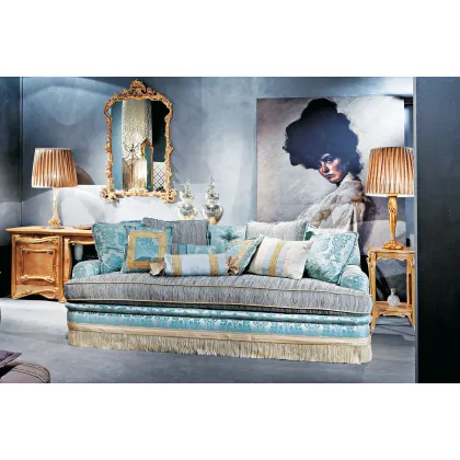 Zdjęcie Piękna dwu-osobowa sofa z czterema poduszkami w komplecie z Włoch