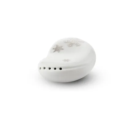 Zdjęcie Piękna porcelanowa solniczka o oryginalnym kształcie zdobiona motywem płatków śniegu - Leander