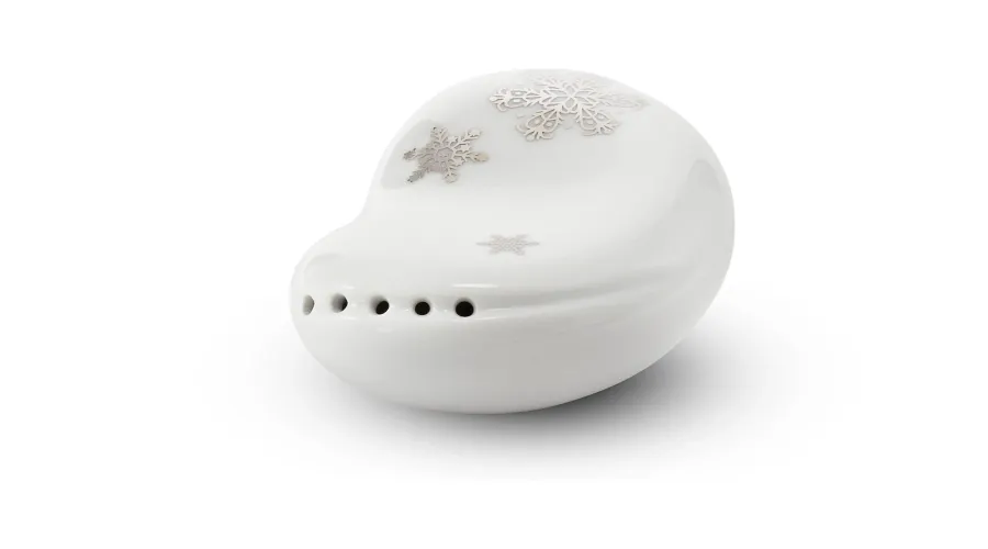obrazek 1 Piękna porcelanowa solniczka o oryginalnym kształcie zdobiona motywem płatków śniegu - Leander