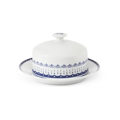 Zdjęcie Wyjątkowa okrągła maselniczka z porcelany zdobiona subtelnym niebieskim motywem – Leander