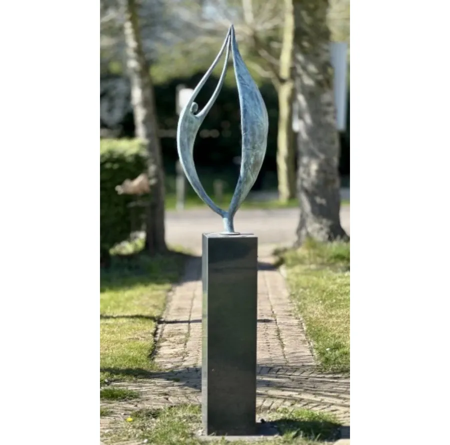 obrazek 2 Ekskluzywna rzeźba z brązu "Nowy początek" - elegancka ozdoba każdego ogrodu