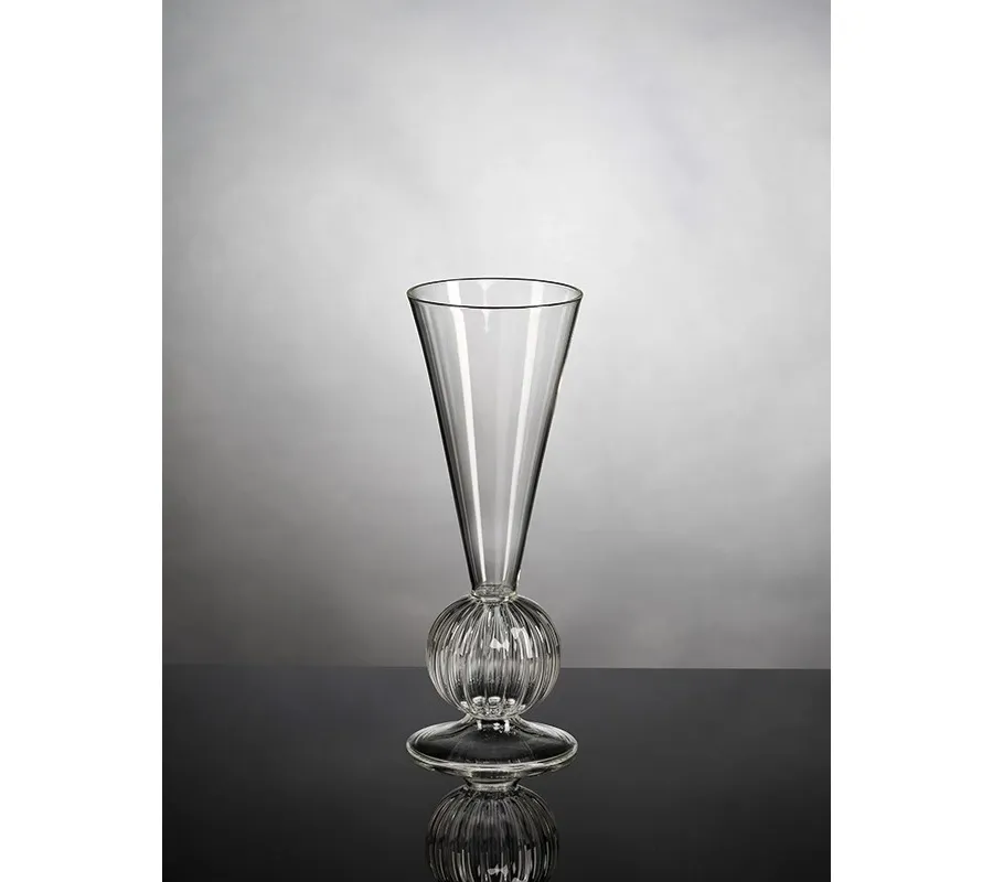 picture 1 Elegant red wine glass made of pyrex