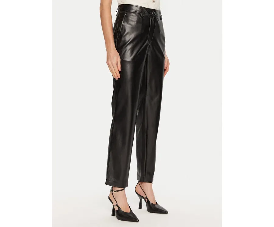 obrazek 1 Guess Spodnie z imitacji skóry Lia W4YB18 WF8Q0 Czarny Regular Fit