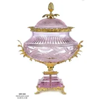 Zdjęcie Dekoracyjny wazon z różowego kryształu i pozłacanego brązu