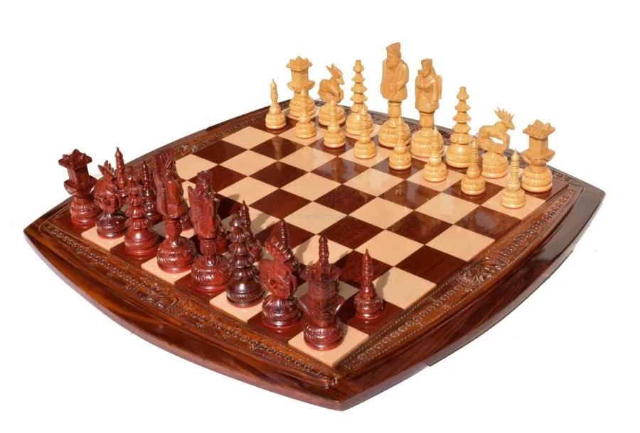 obrazek 1 Unikalny zestaw szachowy oparty na tematyce Świętego Mikołaja - The Chess Empire