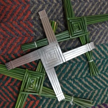 Zdjęcie Stylowy irlandzki krzyż św. Brygidy wykonany z pewteru