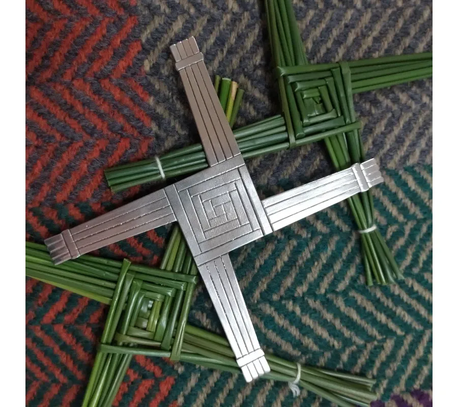 obrazek 1 Stylowy irlandzki krzyż św. Brygidy wykonany z pewteru