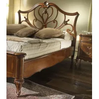 Zdjęcie Włoskie łóżko z perforowanym wezgłowiem w stylu antycznym