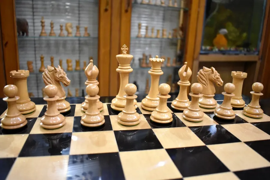 obrazek 7 Oszałamiający zestaw drewnianych szachów - The Chess Empire