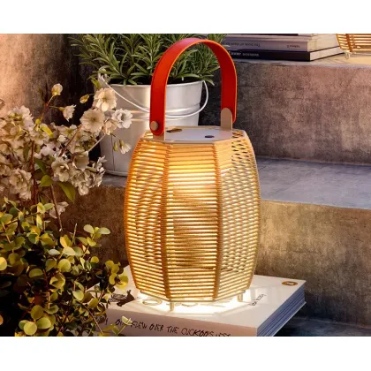 Zdjęcie Designerska lampa stołowa na baterię od hiszpańskiego producenta