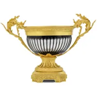 Zdjęcie Bogato zdobiony wazon kryształowy do luksusowych wnętrz