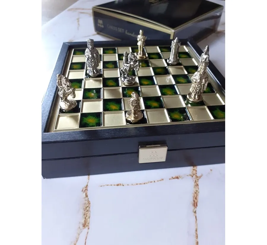 obrazek 4 Cudowny upominek w postaci kompletu szachowego z zieloną szachownicą