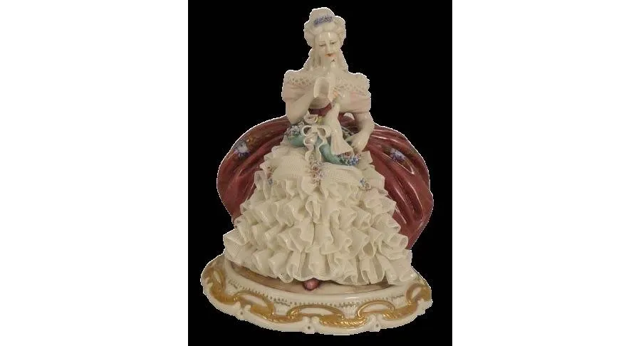 obrazek 1 Porcelanowa figurka - kobieta z gołebiami