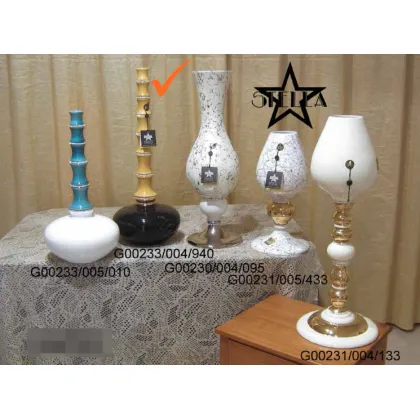 Picture A charming onion vase made of black amber and gold