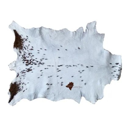 Zdjęcie Cudowny dywan skórzany w kolorze biało-brązowym do salonu