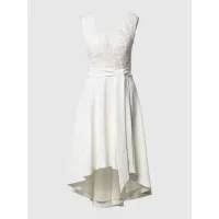 Zdjęcie Suknia ślubna z kwiatowymi haftami