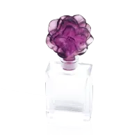 Zdjęcie Piękny fioletowy flakon na perfumy Camelia