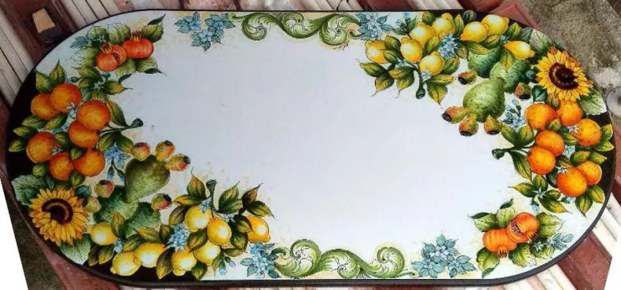 obrazek 1 Stylowy blat z kamienia wulkanicznego do ogrodu zdobiony motywem kwiatów i owoców - Ceramiche Valchida
