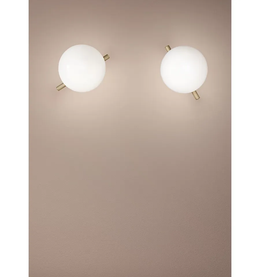 obrazek 1 Nietuzinkowa lampa ścienna w dwóch opcjach wymiarowych