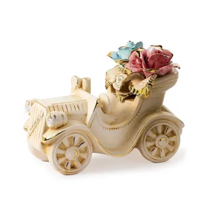 Zdjęcie Stylowa figurka samochodu z ceramiki