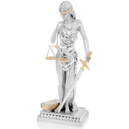 Zdjęcie Piękna i oryginalna statuetka Temidy