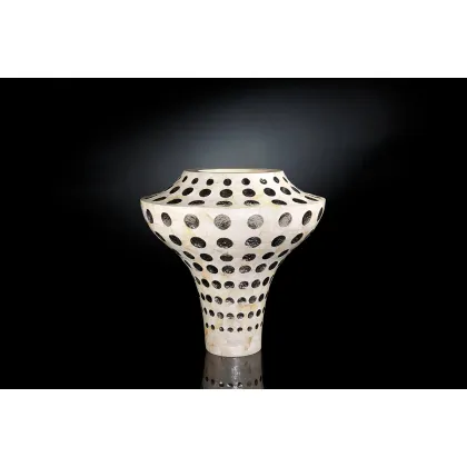 Picture A luxurious vase in an unusual version