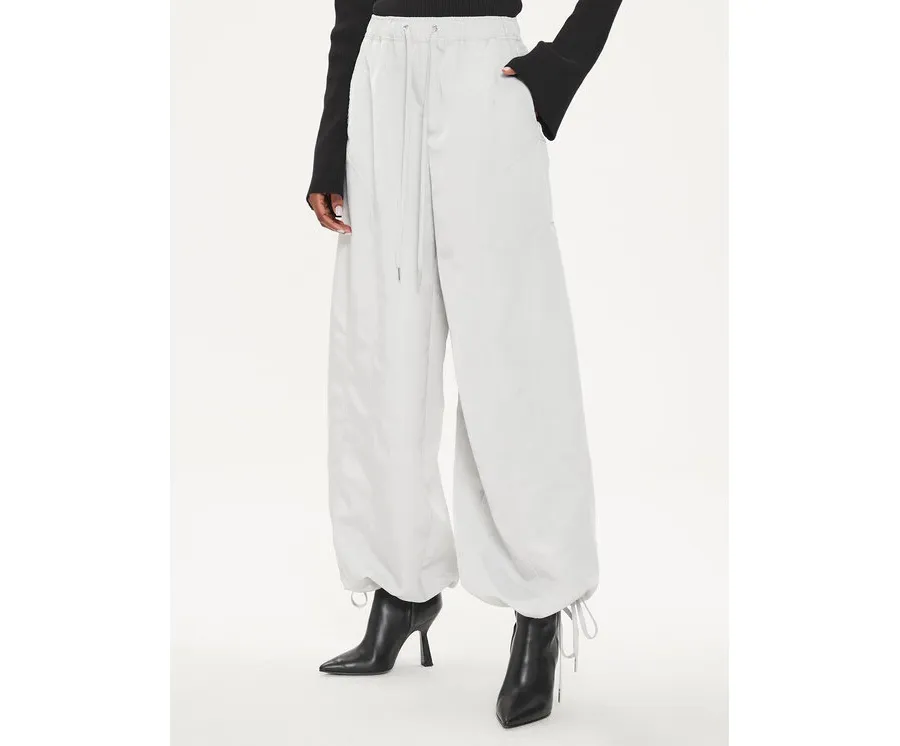 obrazek 1 Gestuz Spodnie materiałowe 10908112 Szary Relaxed Fit