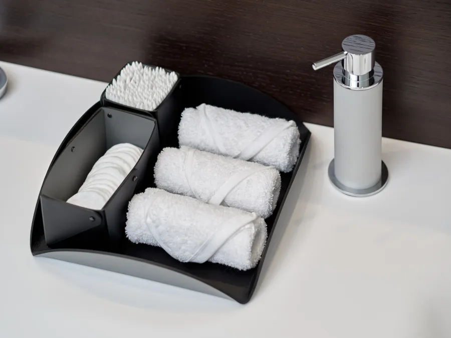 obrazek 2 Czarna skórzana podkładka na stół o wymiarach 25x25xH2,5 cm