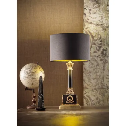 Zdjęcie Ekskluzywna lampa na stolik z pięknym abażurem