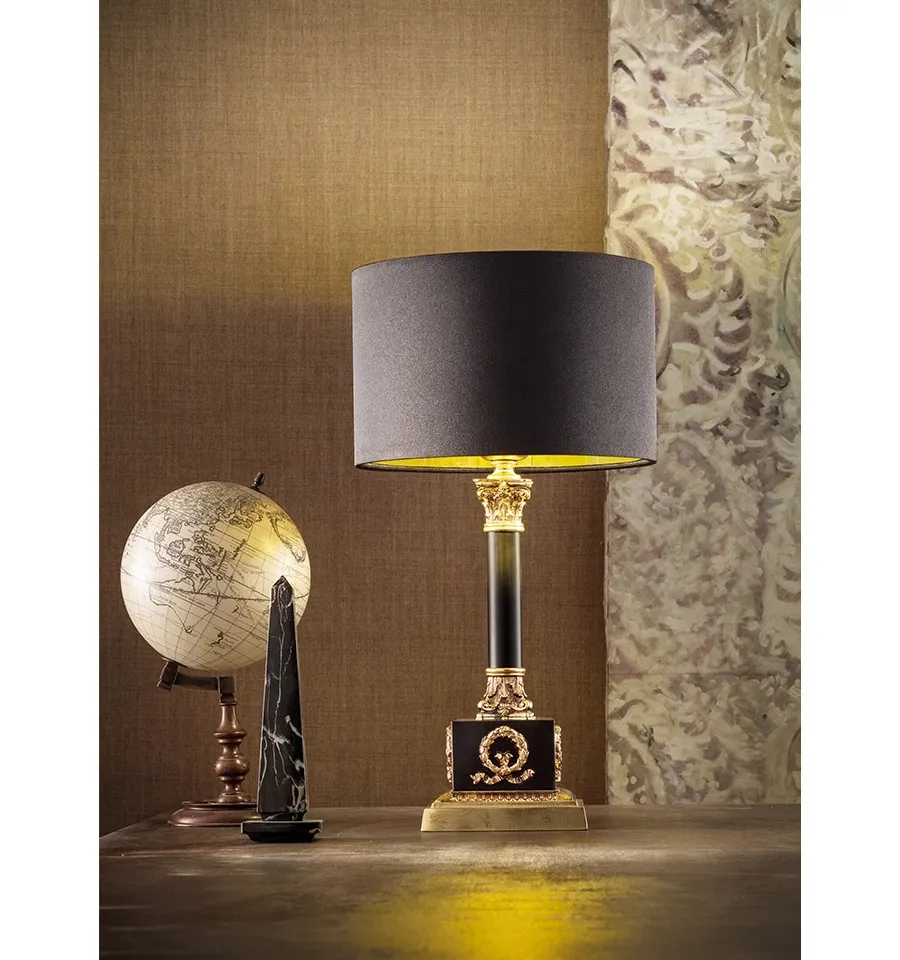 obrazek 1 Ekskluzywna lampa na stolik z pięknym abażurem