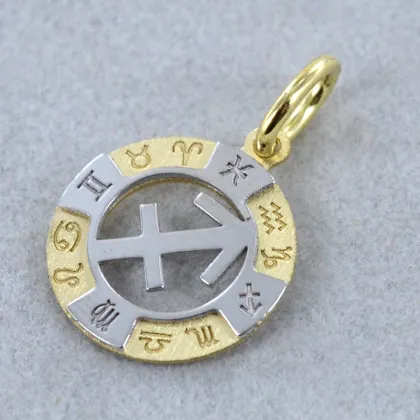 Zdjęcie Mała zawieszka ze znakiem zodiaku - strzelec, z żółtego i białego złota