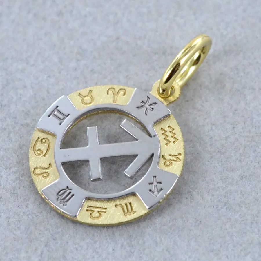obrazek 1 Mała zawieszka ze znakiem zodiaku - strzelec, z żółtego i białego złota