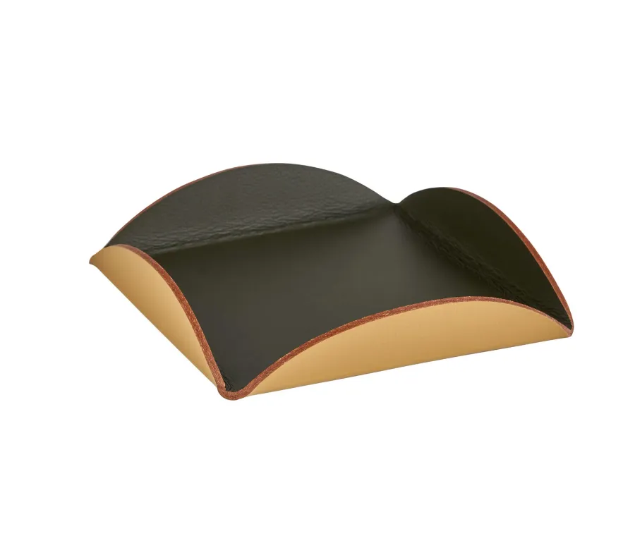 obrazek 1 Podkładka na stół na sosy i przyprawy 35x35xH2,5 cm ze skóry w kolorze ciemnej oliwki