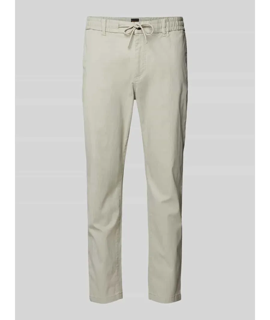 obrazek 1 Chinosy o kroju tapered fit z kieszeniami z tyłu