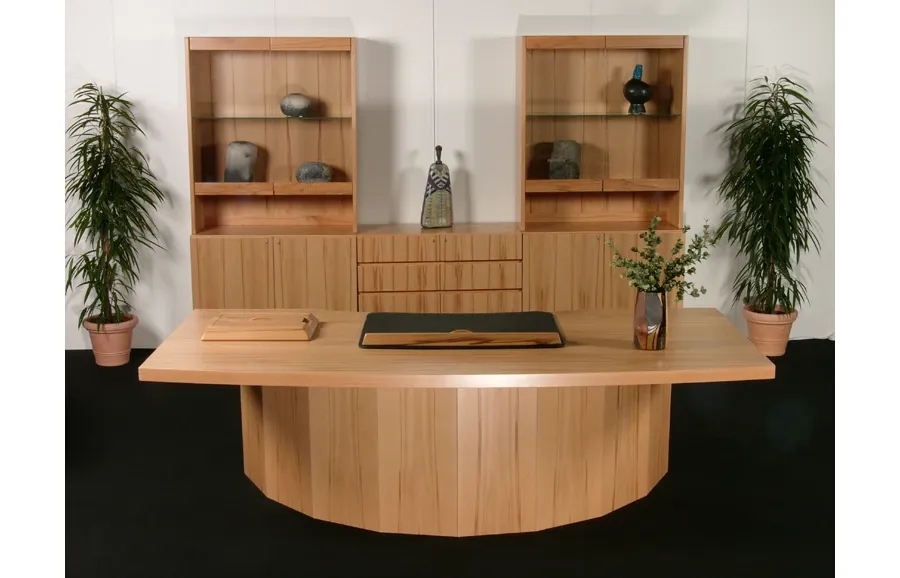 picture 4 Beautiful wooden desk