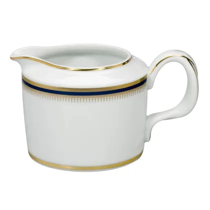 Zdjęcie Biały porcelanowy dzbanek na mleko z ekskluzywnej kolekcji Cambridge - Vista Alegre