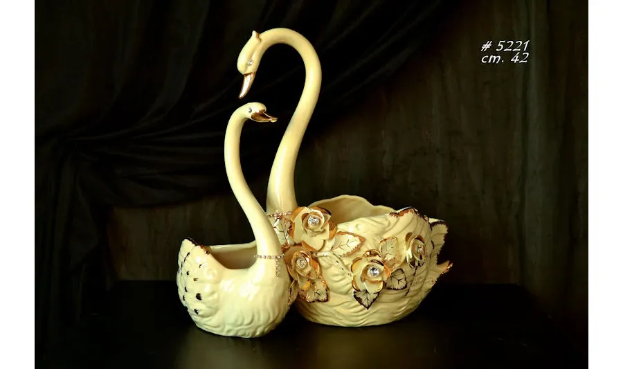 picture 1 Decorative luxurious swans