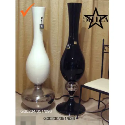 Picture A charming platinum white ceramic vase with Swarovski crystals