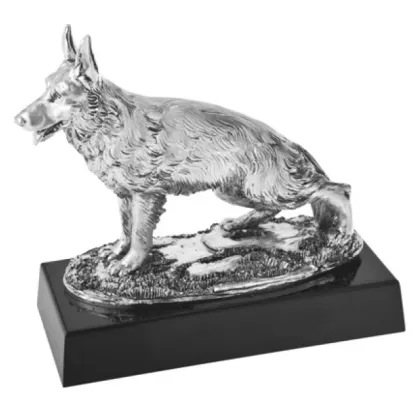 Zdjęcie Zjawiskowa figurka z owczarkiem niemieckim